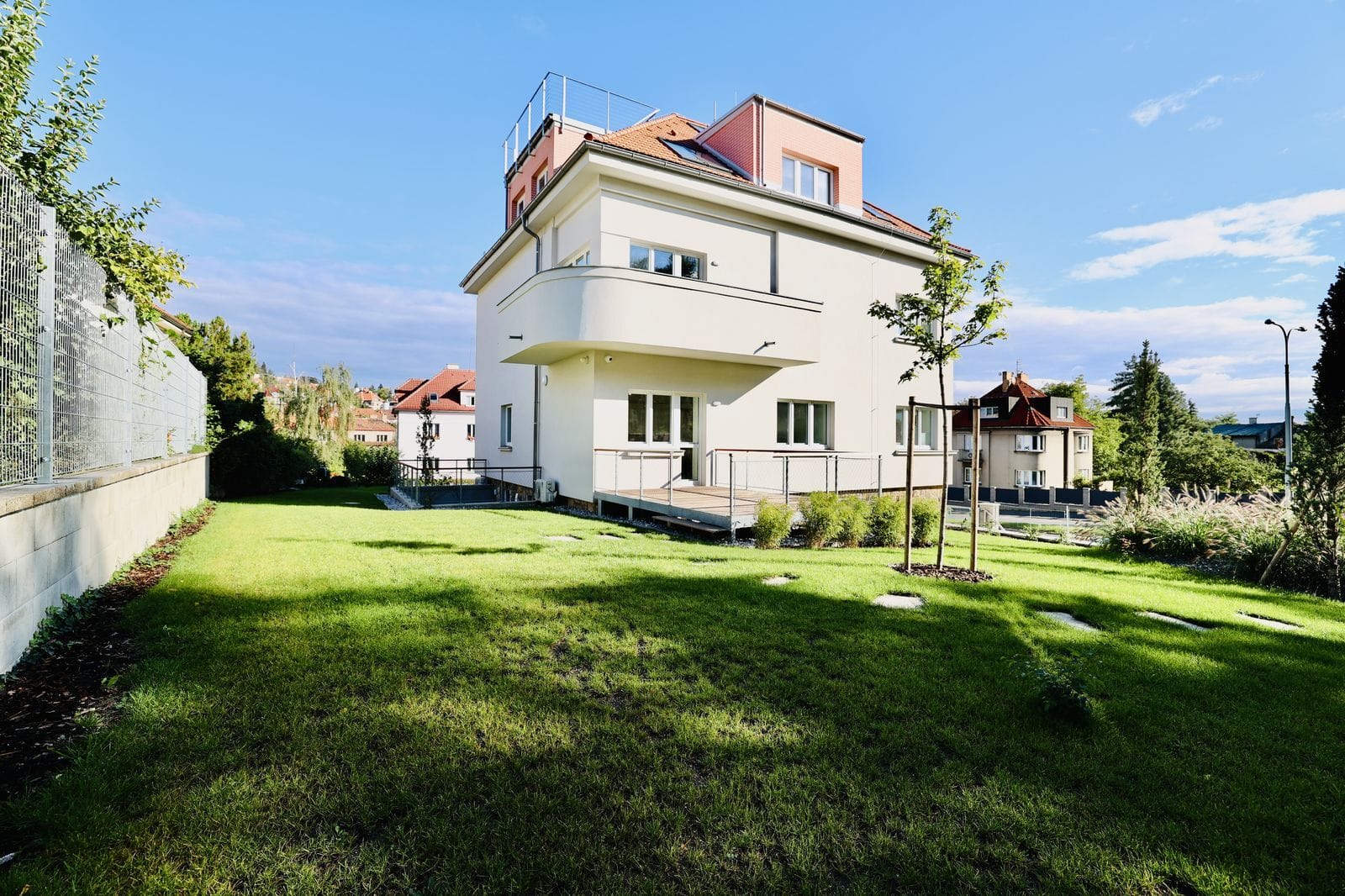 Zahrada - pronájem bytu 2+kk Starodejvická - Praha 6