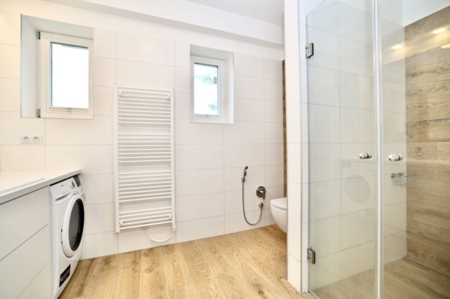 Koupelna se sprchovým koutem