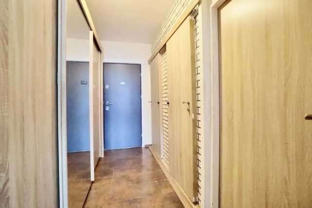 Chodba, obývací pokoj 2+kk, Borovanského 2219/9