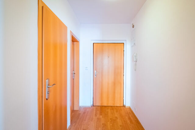 Prodej bytu 2+kk Praha 6 - Břevnov - chodba