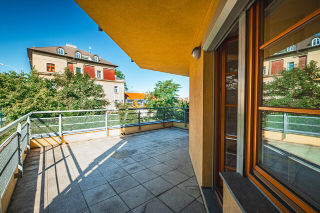 Prodej bytu 2+kk Praha 6 - Břevnov - terasa